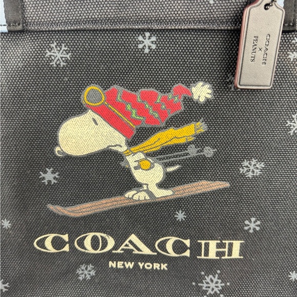 Coach X Peanuts Tote Bag 38 With Snoopy Ski Motif - Picture 4 of 17